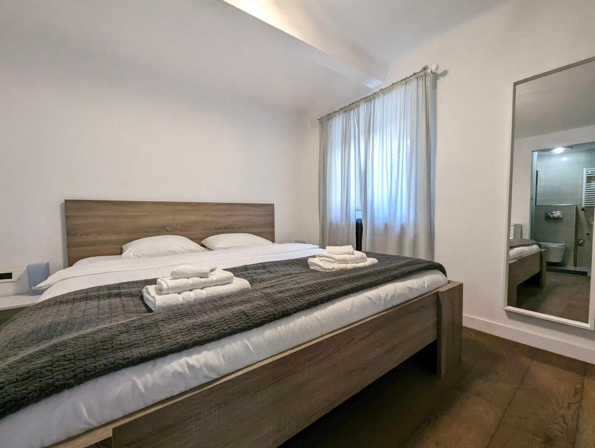 Fantabulous Downtown Abode W King Bed, 65" Tv, Washer And Tumble Dryer Загреб Экстерьер фото